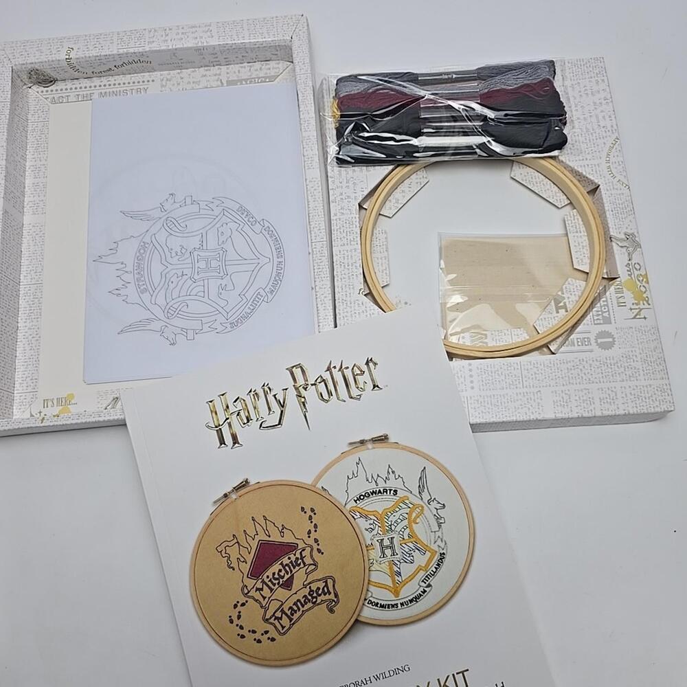 Harry Potter Embroidery (Embroidery Craft) - paperback Wilding, Deborah - Picture 9 of 14